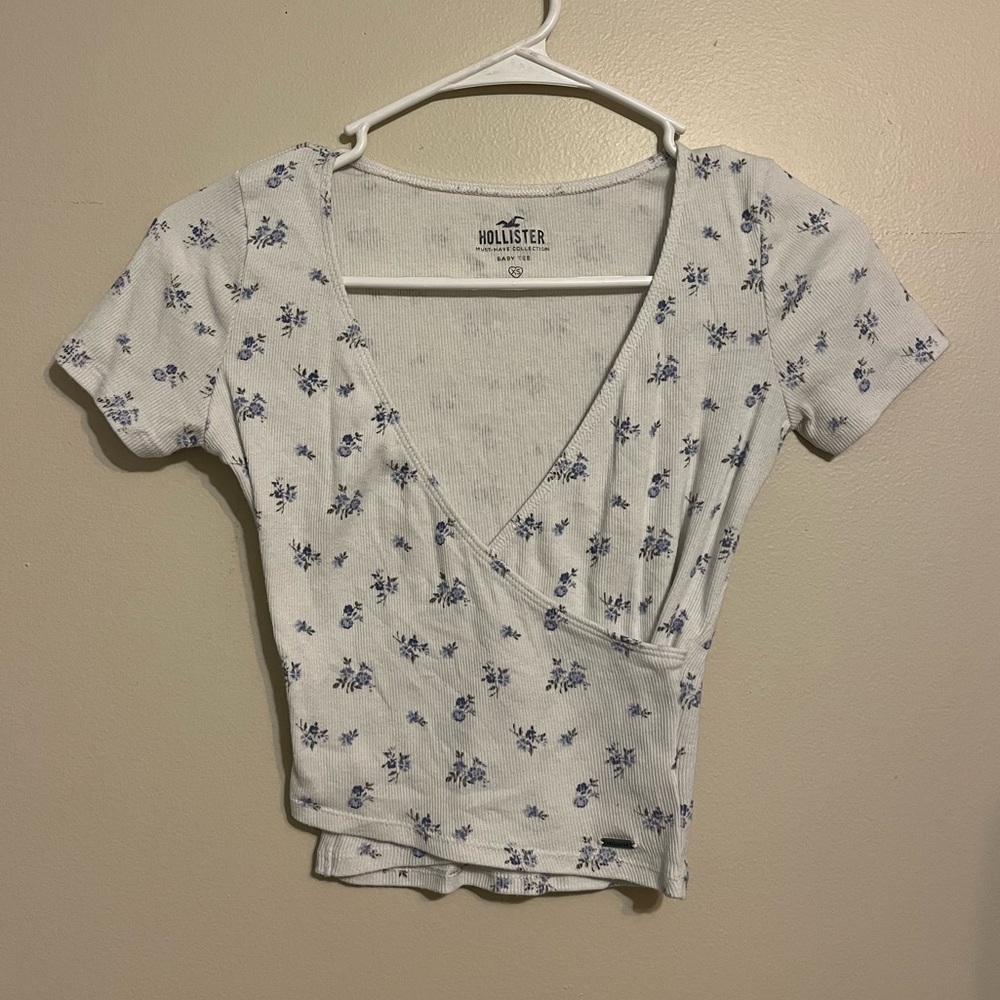 Hollister Women's Floral Baby Tee
